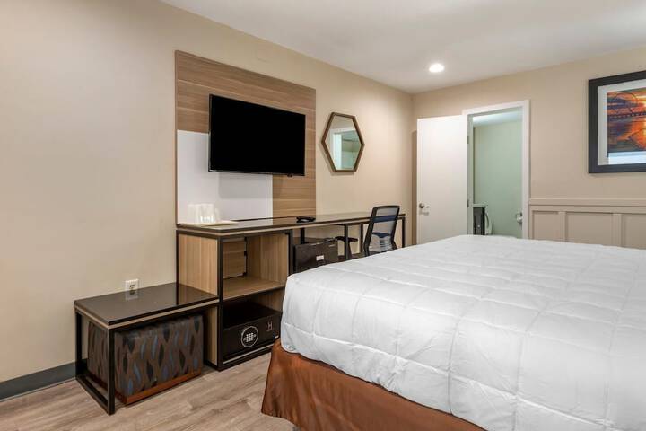Coastal Inn by Beach and Boardwalk