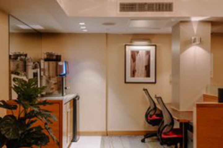 Business Center 117 of 125