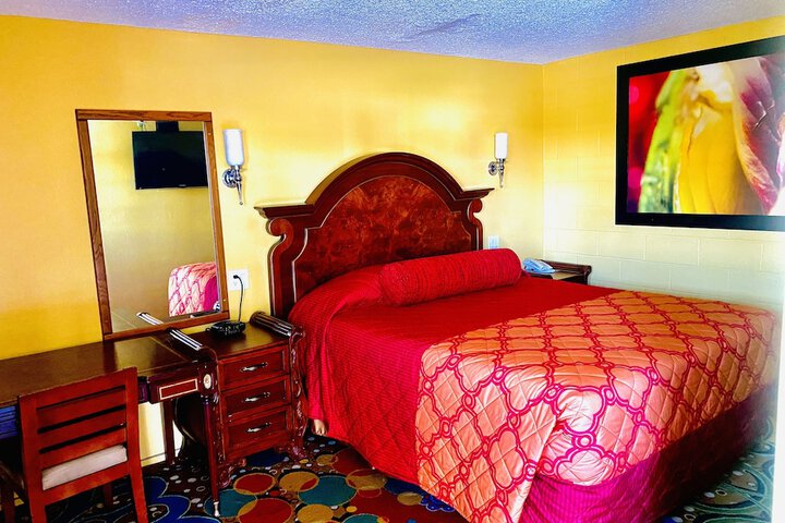 Room 17 of 34