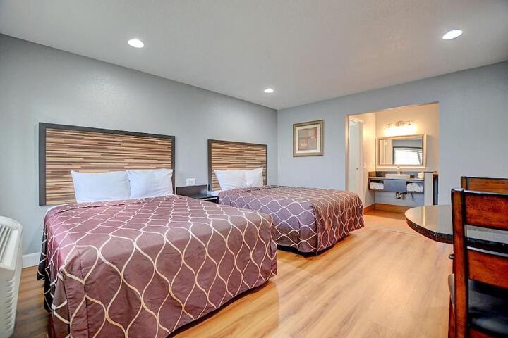 Room 10 of 18