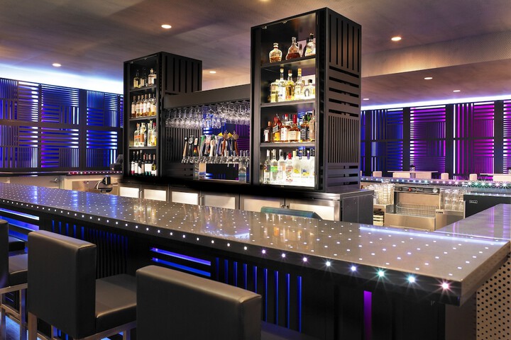 Lounge 105 of 113
