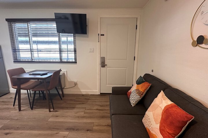 Room 80 of 299