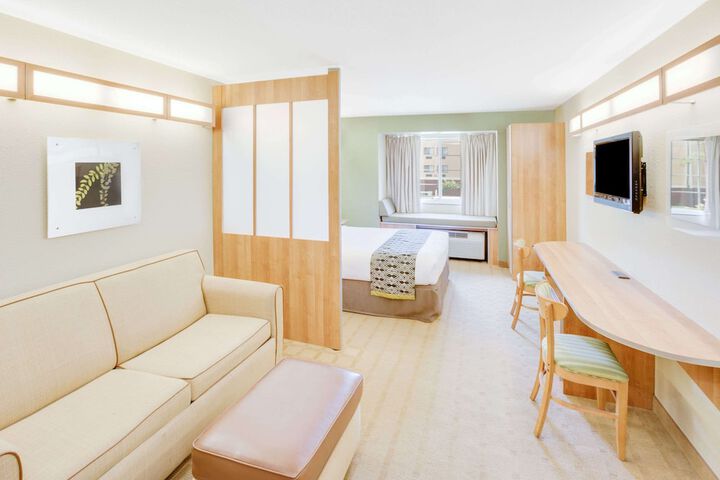 Room 8 of 16