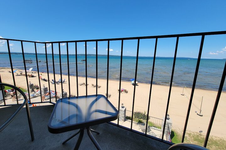 Pointes North Beachfront Hotel – 2 Person Spa Tub Studios