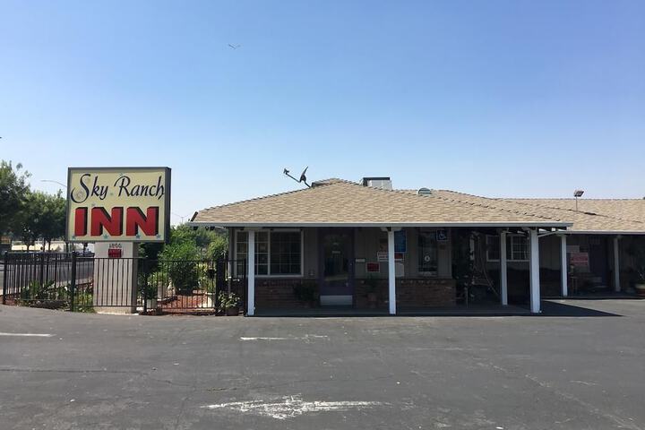 Sky Ranch Inn