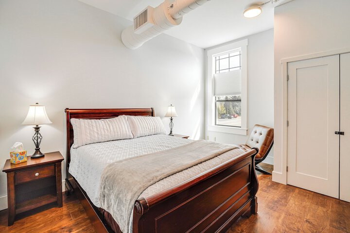 Modern Blaine Condo Rental 1 Mi to Boat Harbor!