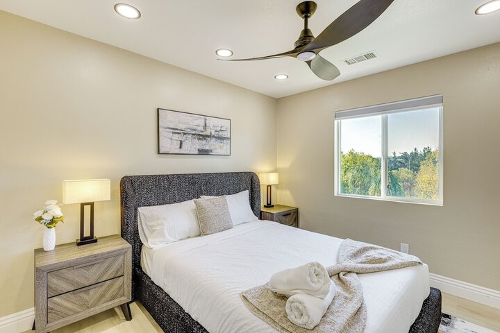 Mtn-view Gem w / Private Yard: Luxe Beaumont Home