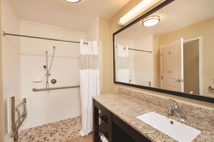 La Quinta Inn & Suites by Wyndham Carlsbad