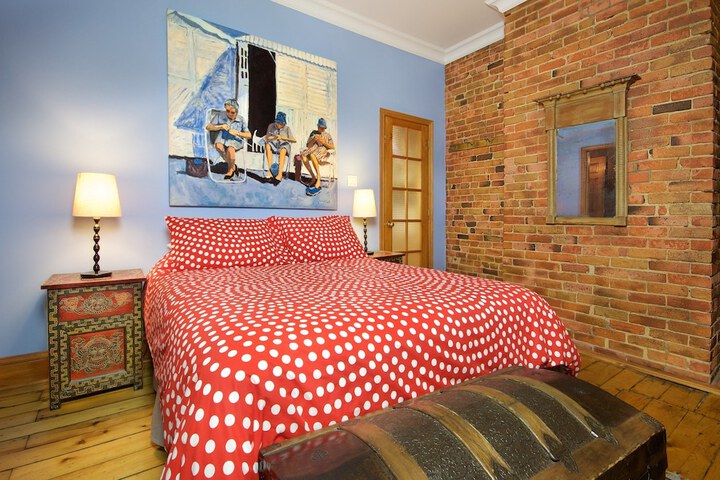 Room 42 of 60