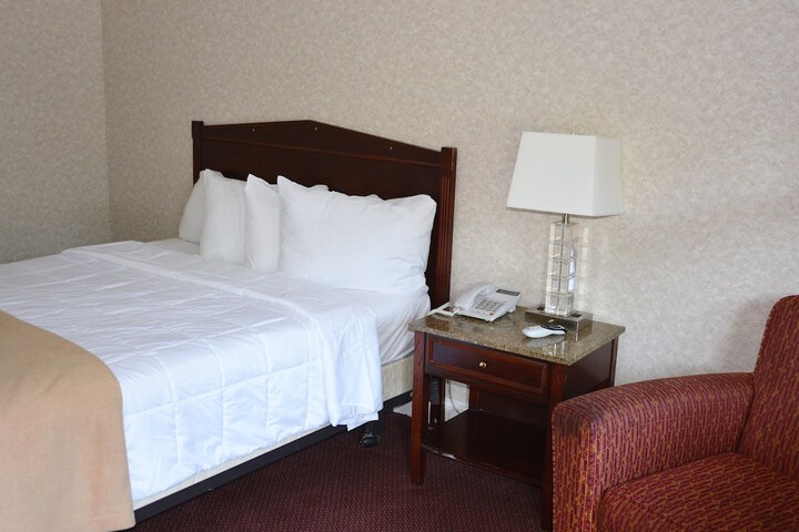 Room 32 of 65