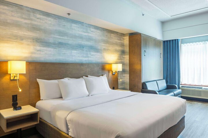 Room 10 of 60