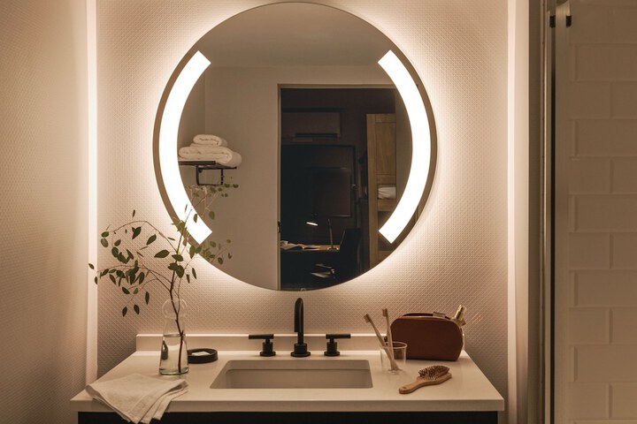 Room 32 of 48
