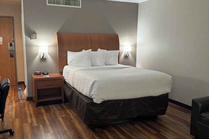 Room 27 of 39