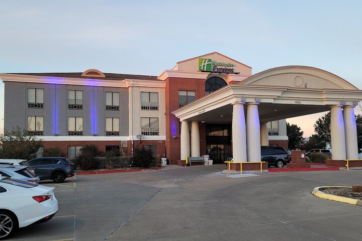 Hotel 5 of 50
