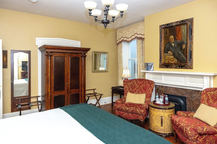 Room 73 of 166