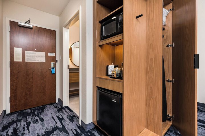 Room 19 of 32