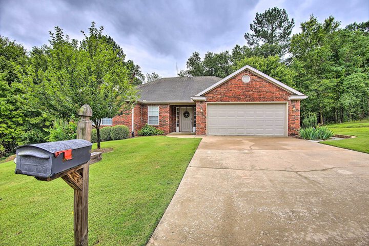 Bella Vista Home: Steps to Mountain Biking Trails!