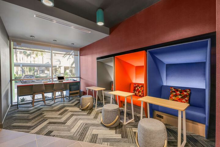 Tru by Hilton Lathrop CA