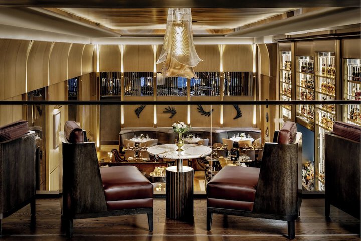 Lounge 77 of 99