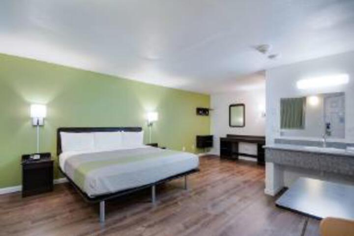 Sterling Motor Inn