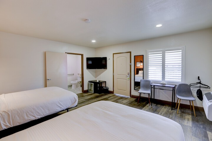 Room 15 of 32