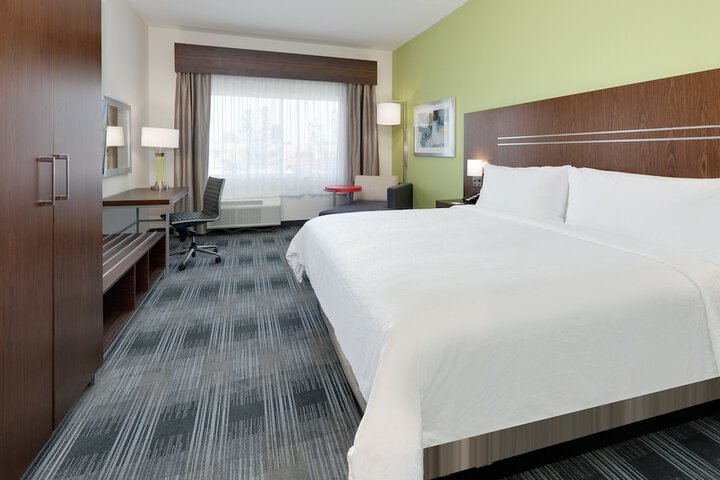 Holiday Inn Express & Suites Dallas NW - Farmers Branch by IHG