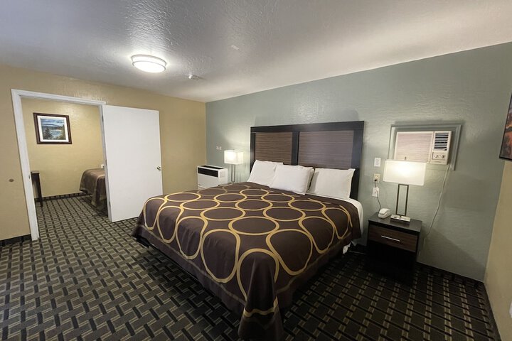 Room 18 of 28
