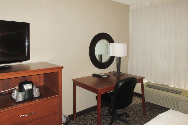 Room 10 of 24