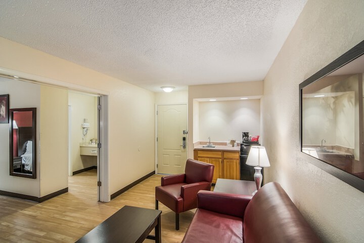 Red Roof Inn & Suites Pensacola East - Milton