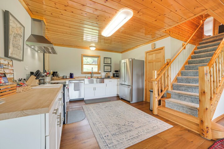 Riverfront Cheboygan Cabin w / Kayaks & Dock!