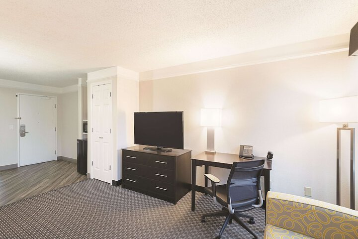 Room 28 of 39