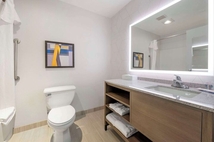 Room 32 of 45
