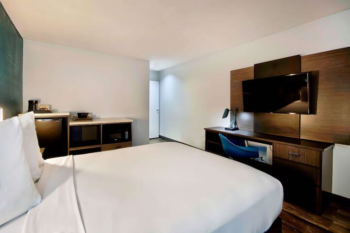 Room 50 of 76