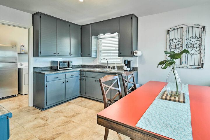 Charming Cave City Vacation Rental w / Fire Pit!
