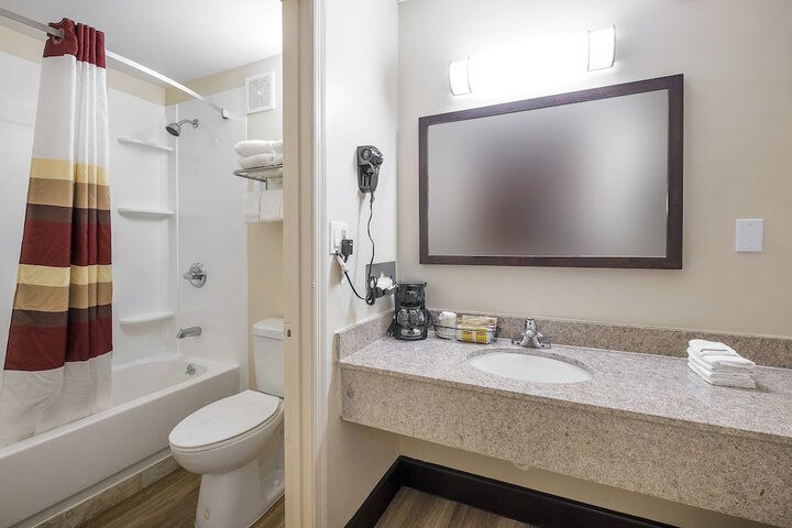 Room 10 of 28