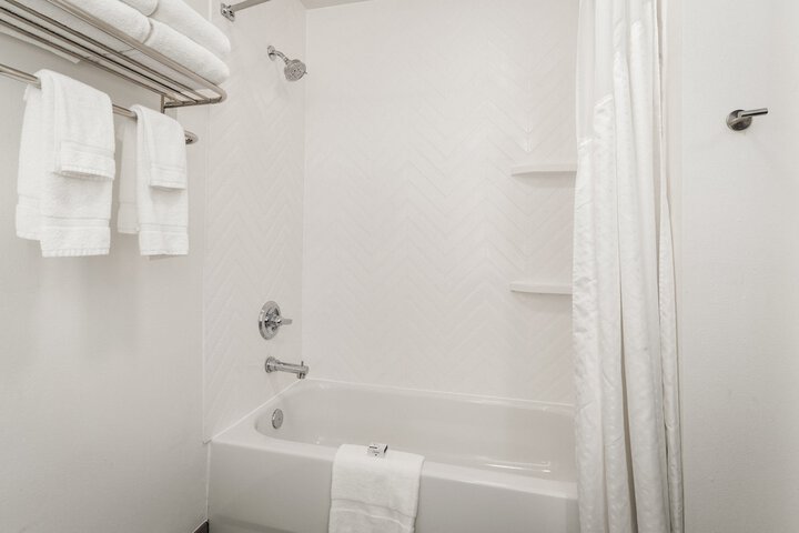 Room 10 of 42