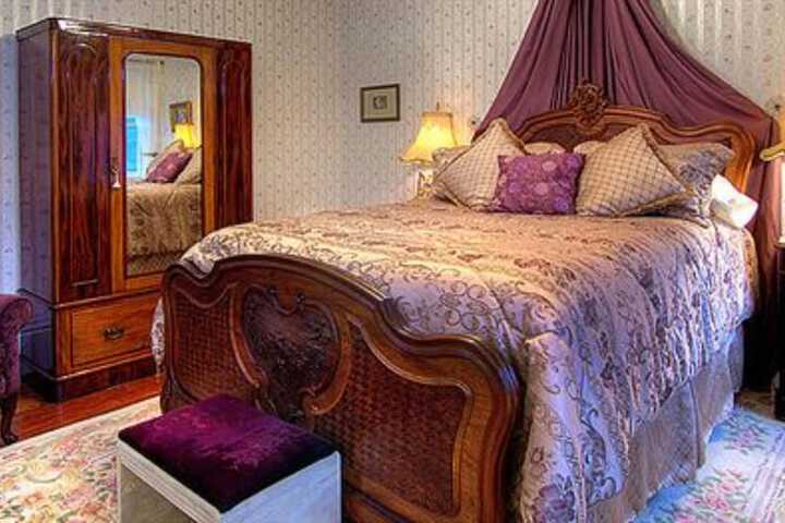 Gingerbread Mansion Inn