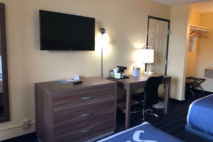 Room 32 of 35