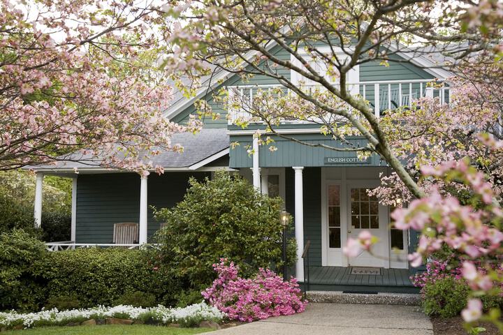 1906 Pine Crest Inn