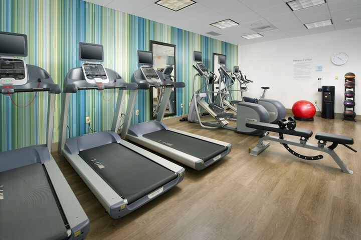 Holiday Inn Express & Suites Altoona by IHG