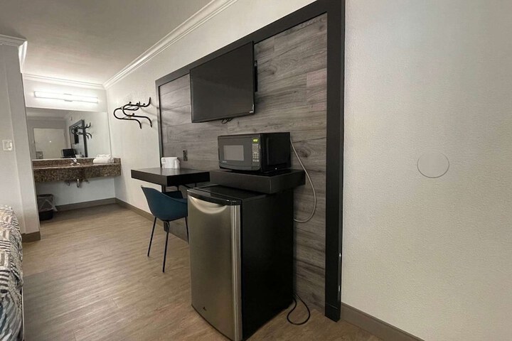 Room 19 of 49