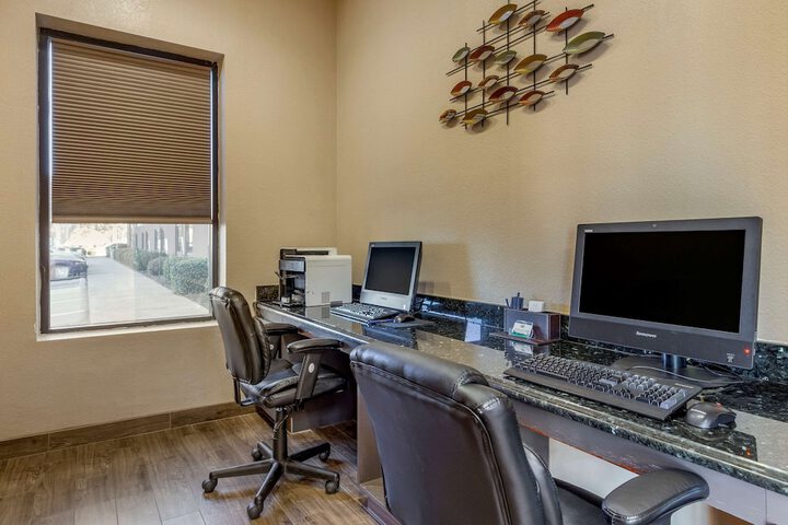 Business Center 28 of 28
