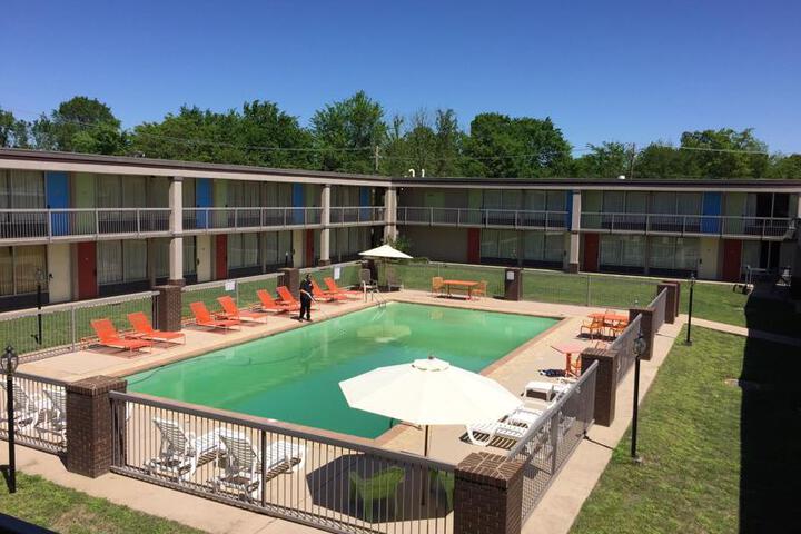 RIVER ROCK INN