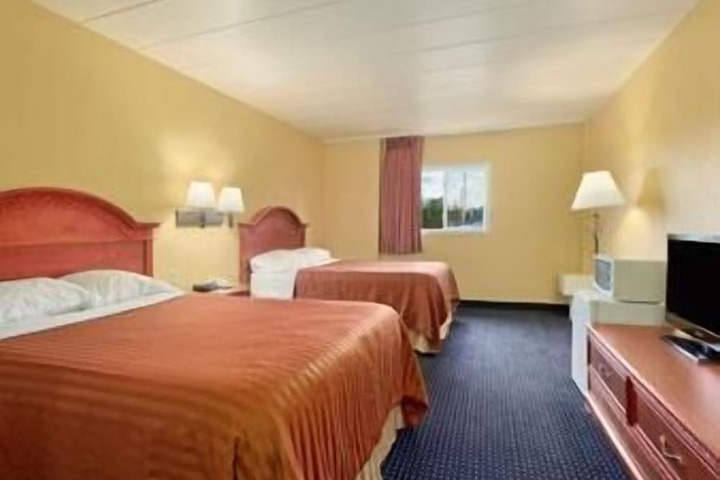 Travelodge by Wyndham Lima OH