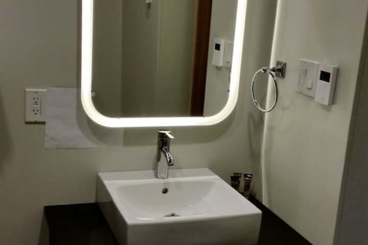 Room 16 of 37