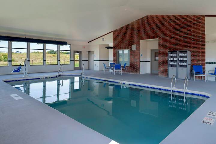 Holiday Inn Express Hotel & Suites Fort Atkinson by IHG