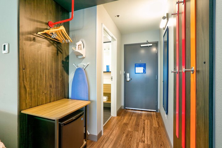Room 6 of 20