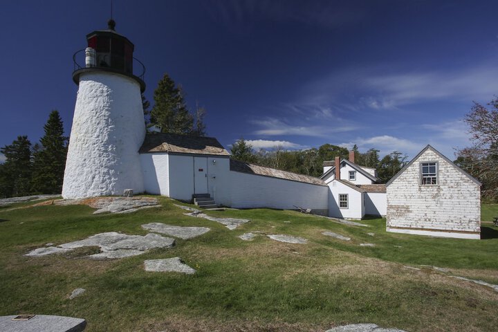Spruce Point Inn