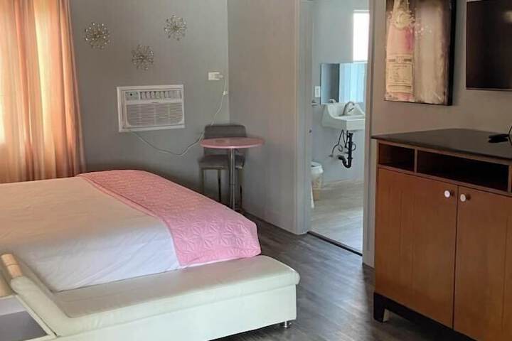 Room 14 of 28