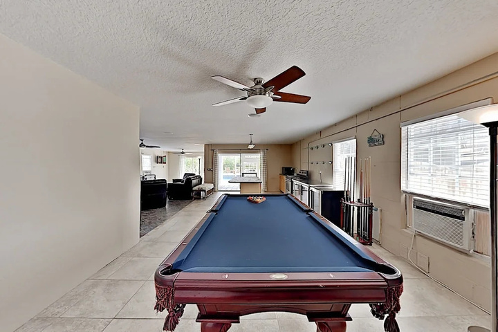 Immaculate Canal W / Pool Dock & Game Lounge 4 Bedroom Home
